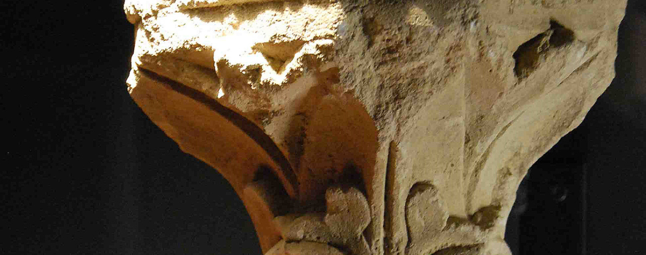 Abbaye de Land&eacute;vennec - Des tours &agrave; l'abbaye - fragment de clo&icirc;tre