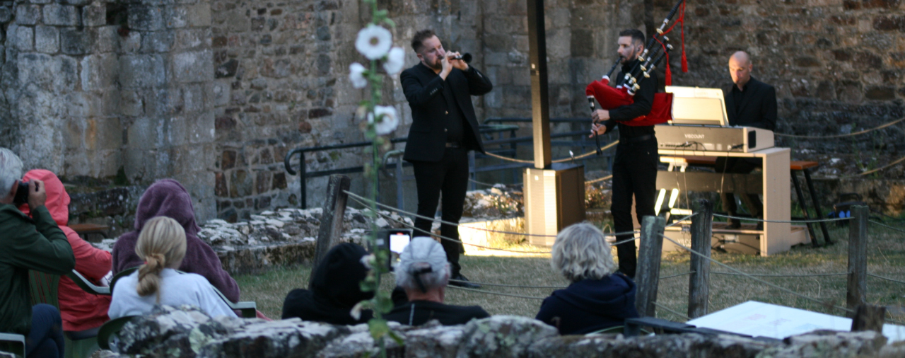 Abbaye de Land&eacute;vennec - concert 1