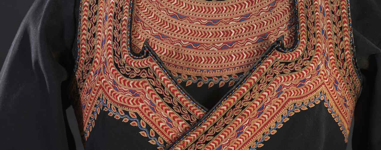 Mus&eacute;e d&eacute;partemental breton - image 5 Modes et Clich&eacute;s corselet ploar&eacute; femme